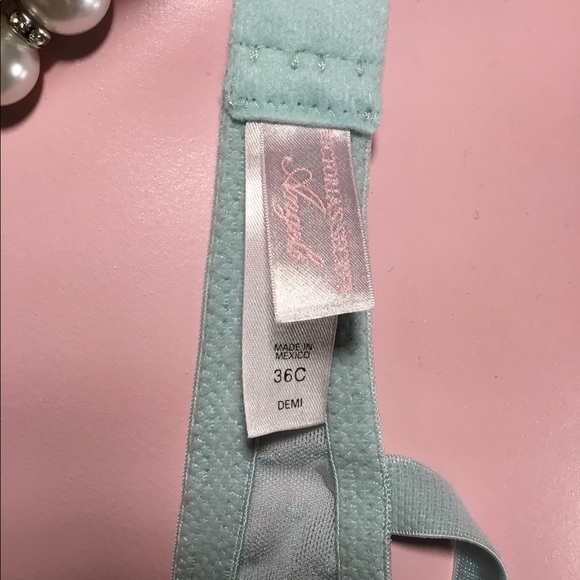Victoria's Secret Angels 36 C Demi Bra - Picture 6 of 7